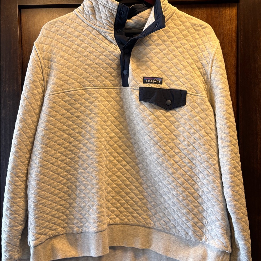 Patagonia Navy and Cream Quilted Pullover